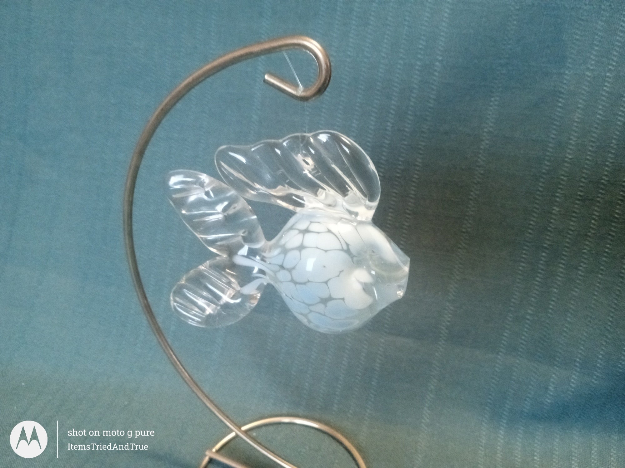 Hand‑Blown Glass Fish Ornament – Clear & Blue Art Glass Sculpture