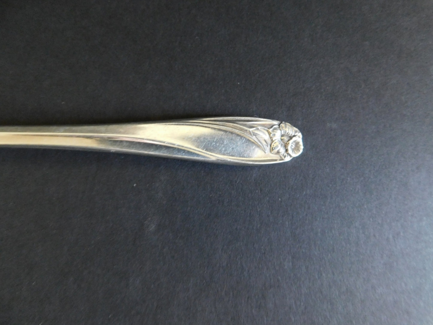 1847 Rogers Bros. Daffodil (1950) individual salad fork VGU