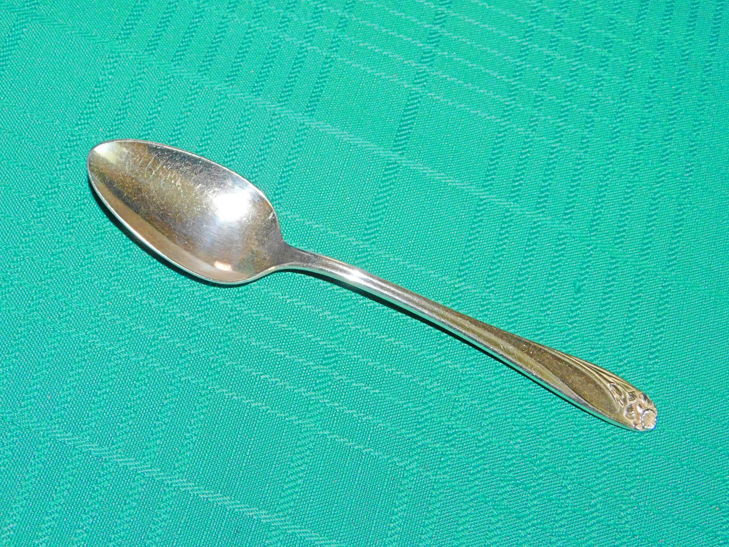 1847 Rogers Bros. Daffodil (1950) teaspoon VGU