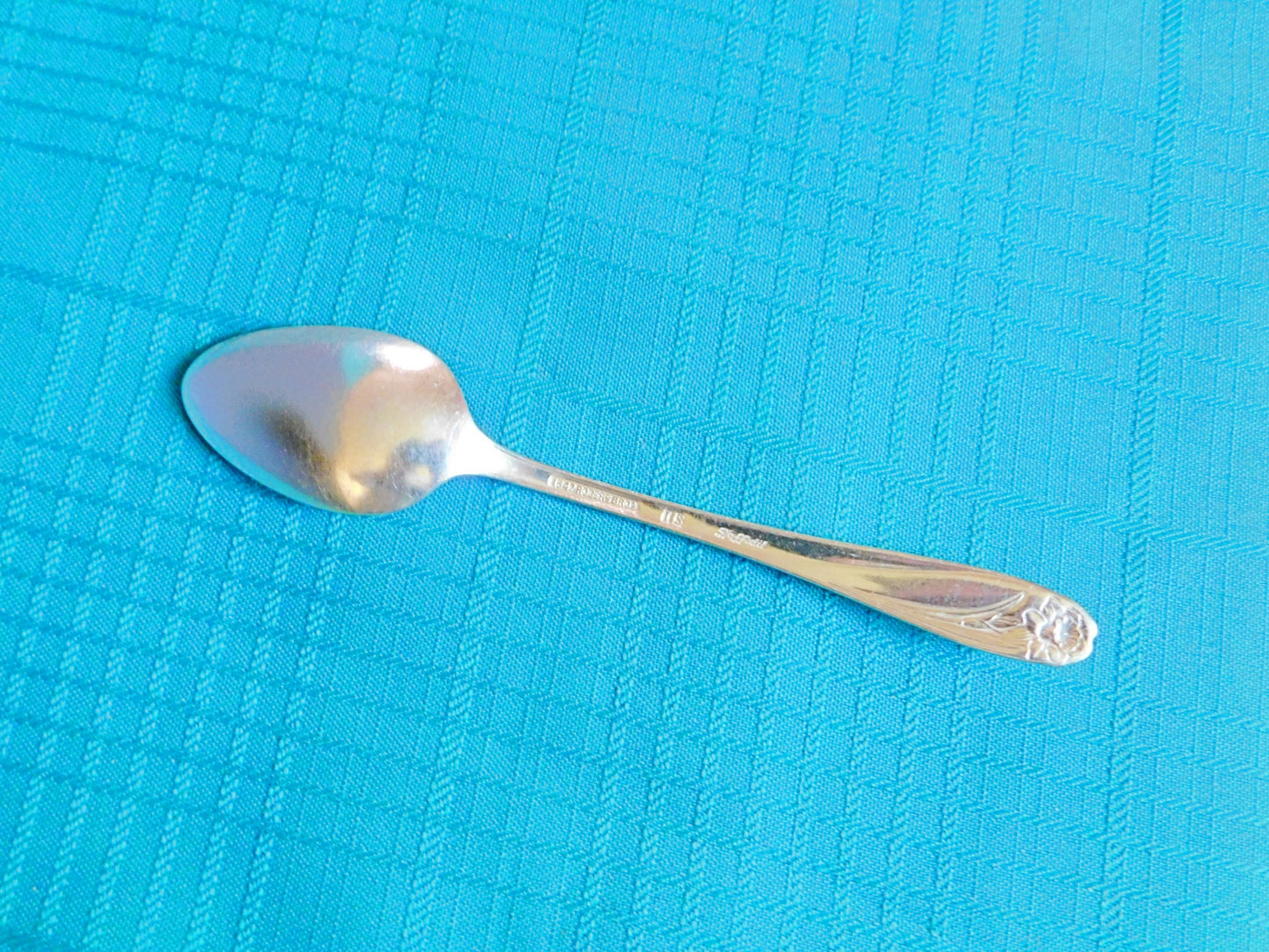 1847 Rogers Bros. Daffodil (1950) teaspoon VGU