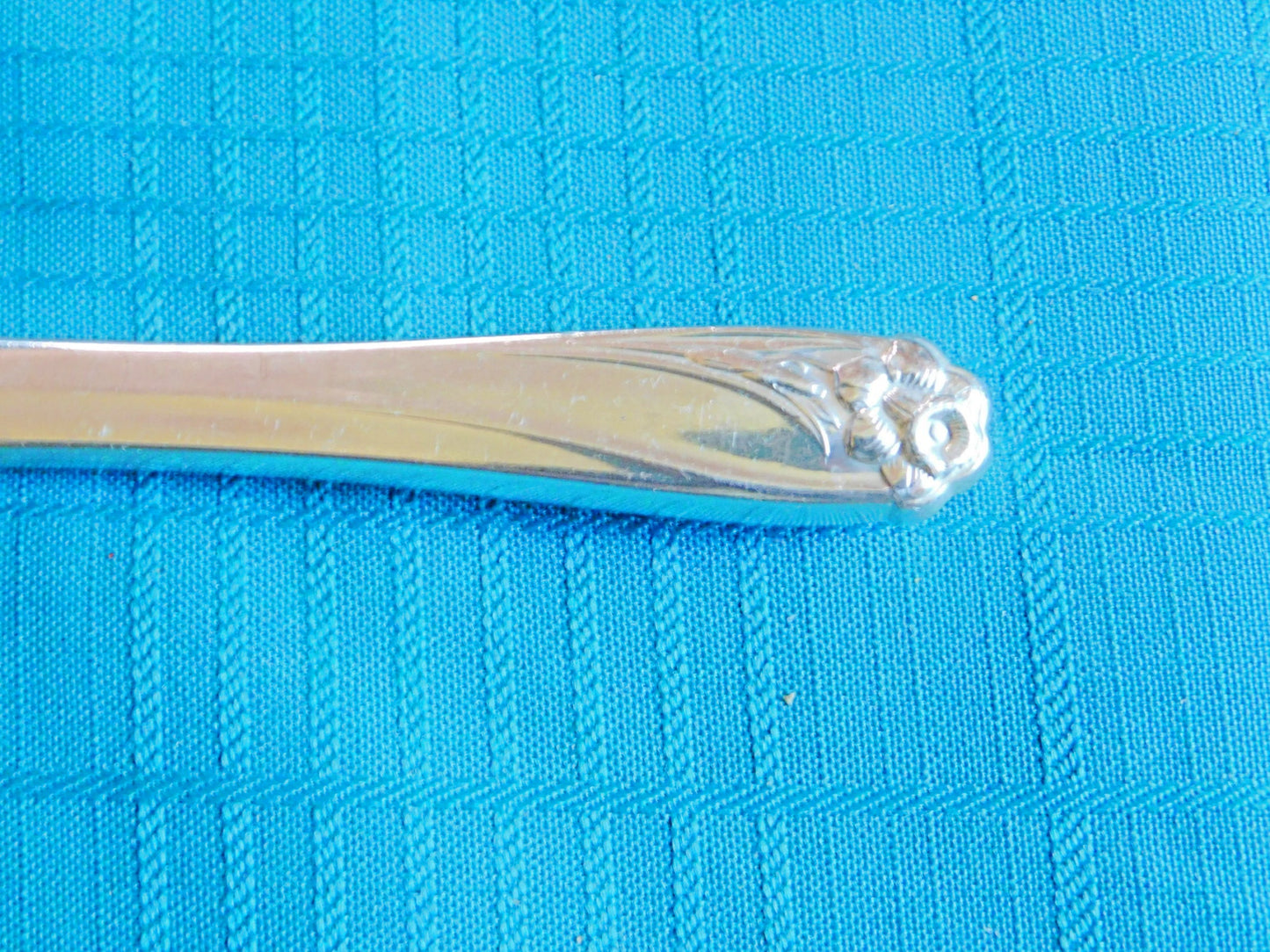 1847 Rogers Bros. Daffodil (1950) modern hollow grille knife VGU