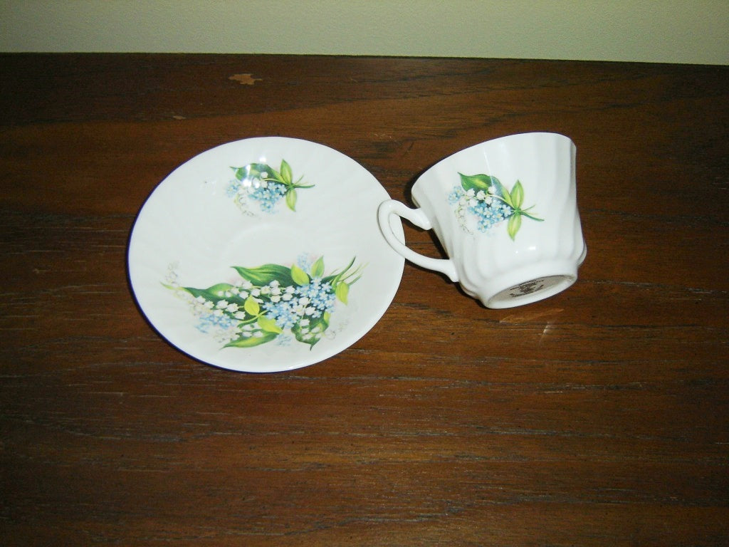 Royal Sutherland blue white bouquet swirl cup and saucer VGU