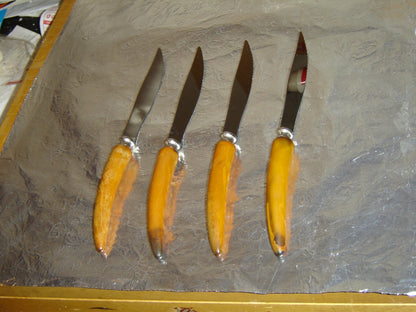 Set of 4 Sheffield Bakelite handled steak knives