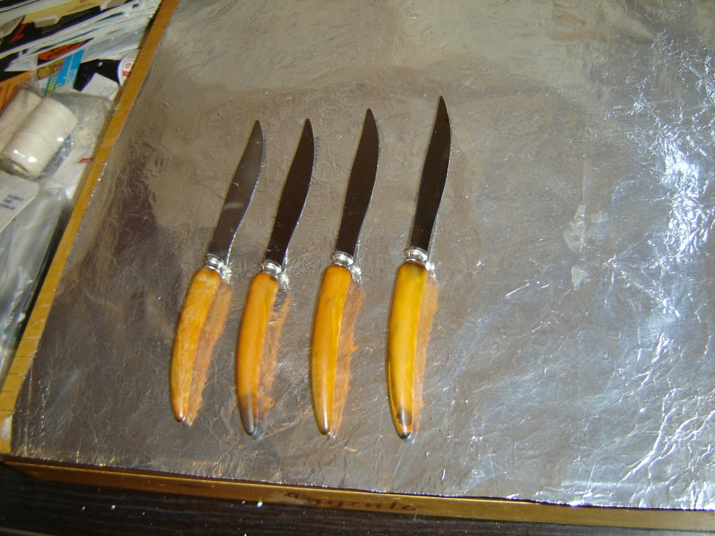 Set of 4 Sheffield Bakelite handled steak knives