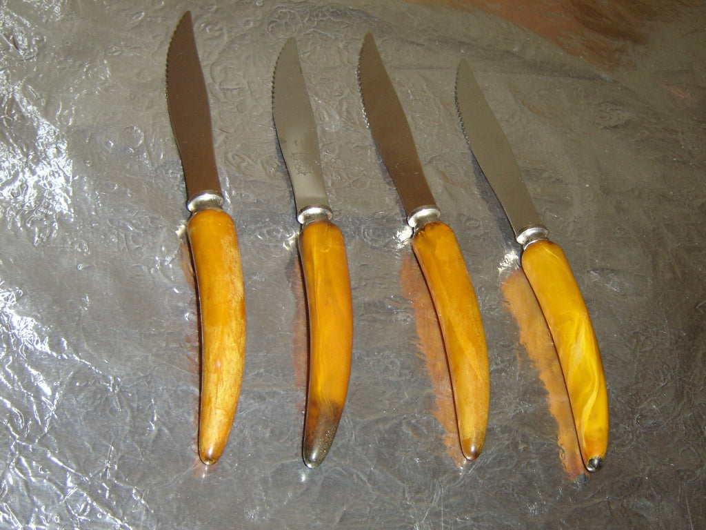 Set of 4 Sheffield Bakelite handled steak knives