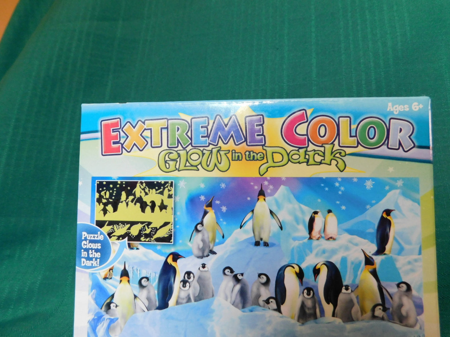 Extreme color glow in dark puzzle Penguins new in box