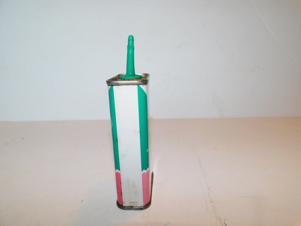 Vintage Singer 4 ounce machine oil 489520 collector tin from U.S.A.