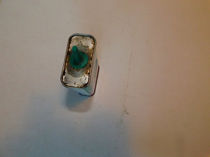 Vintage Singer 4 ounce machine oil 489520 collector tin from U.S.A.