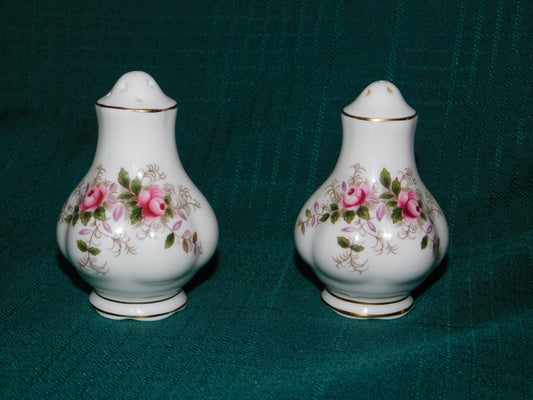 Royal Albert Lavender Rose (1970) salt and pepper shakers mint condition