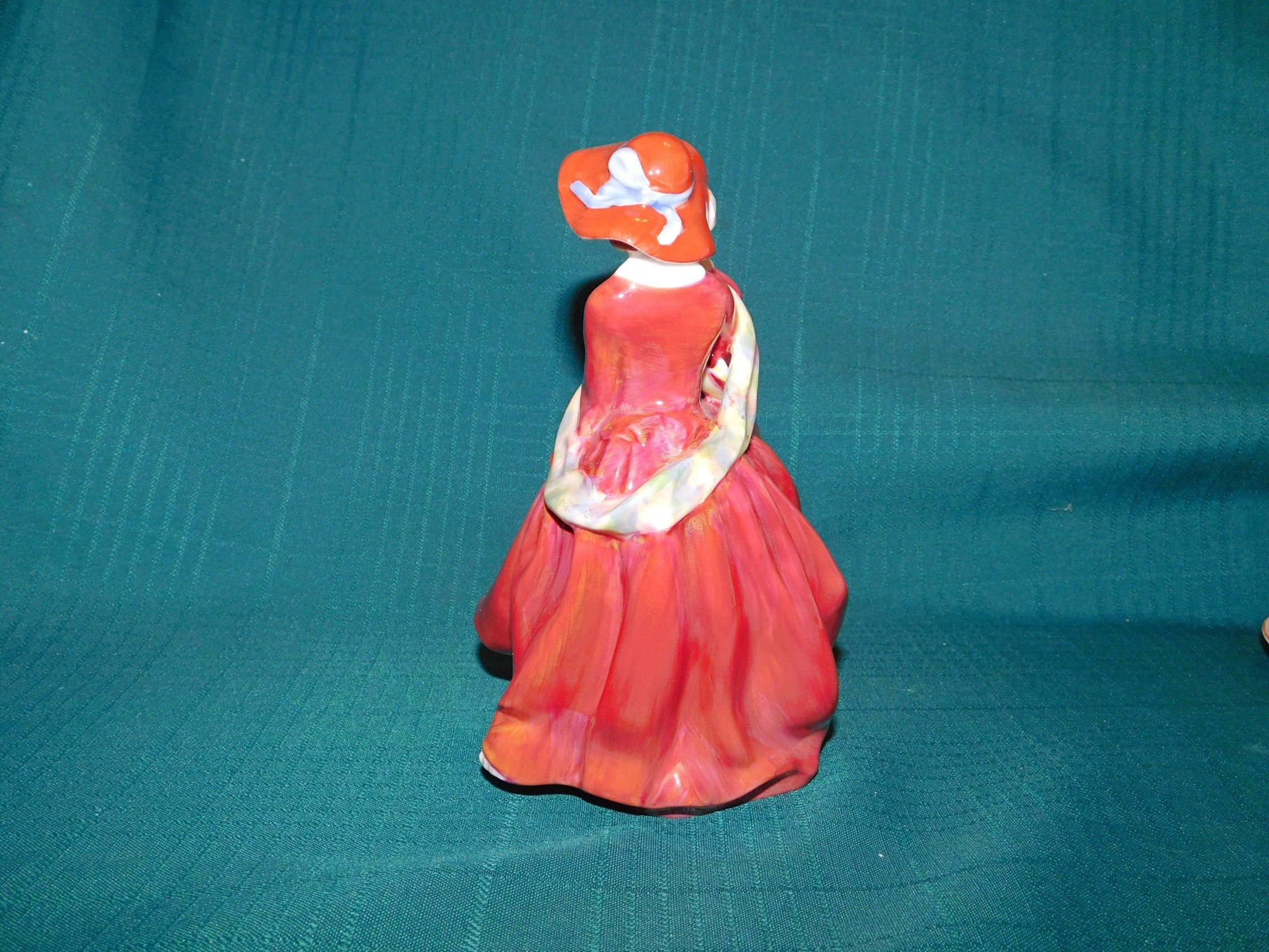 Royal Doulton Top o' the Hill HN1834 figurine handwritten mint condition