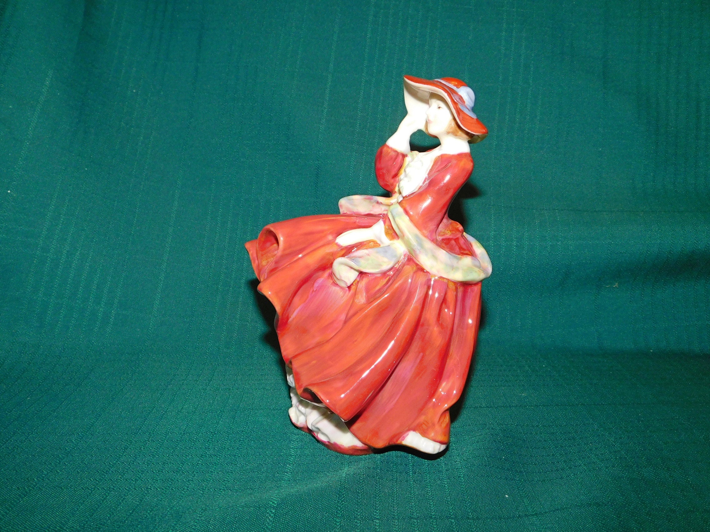 Royal Doulton Top o' the Hill HN1834 figurine handwritten mint condition