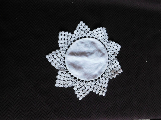Vintage 9 point star crocheted doily with embossed linen center VGU
