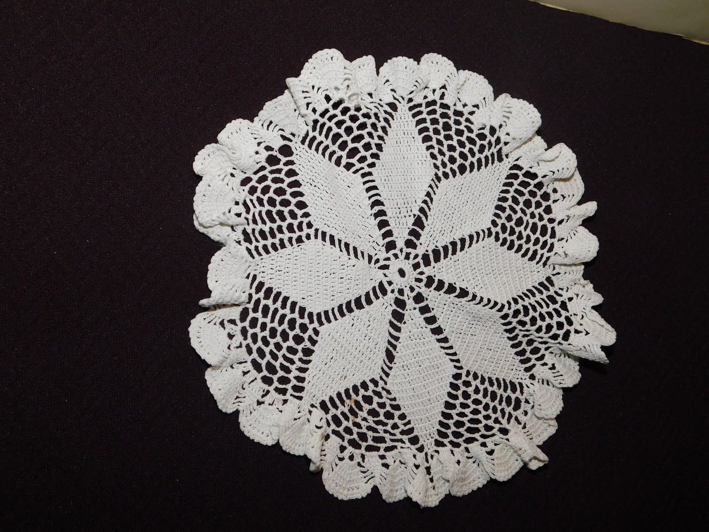 Vintage round and hexagonal pierced style doily VGU