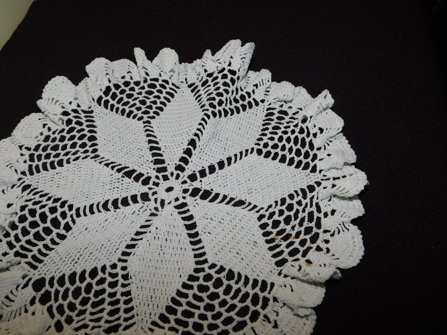 Vintage round and hexagonal pierced style doily VGU