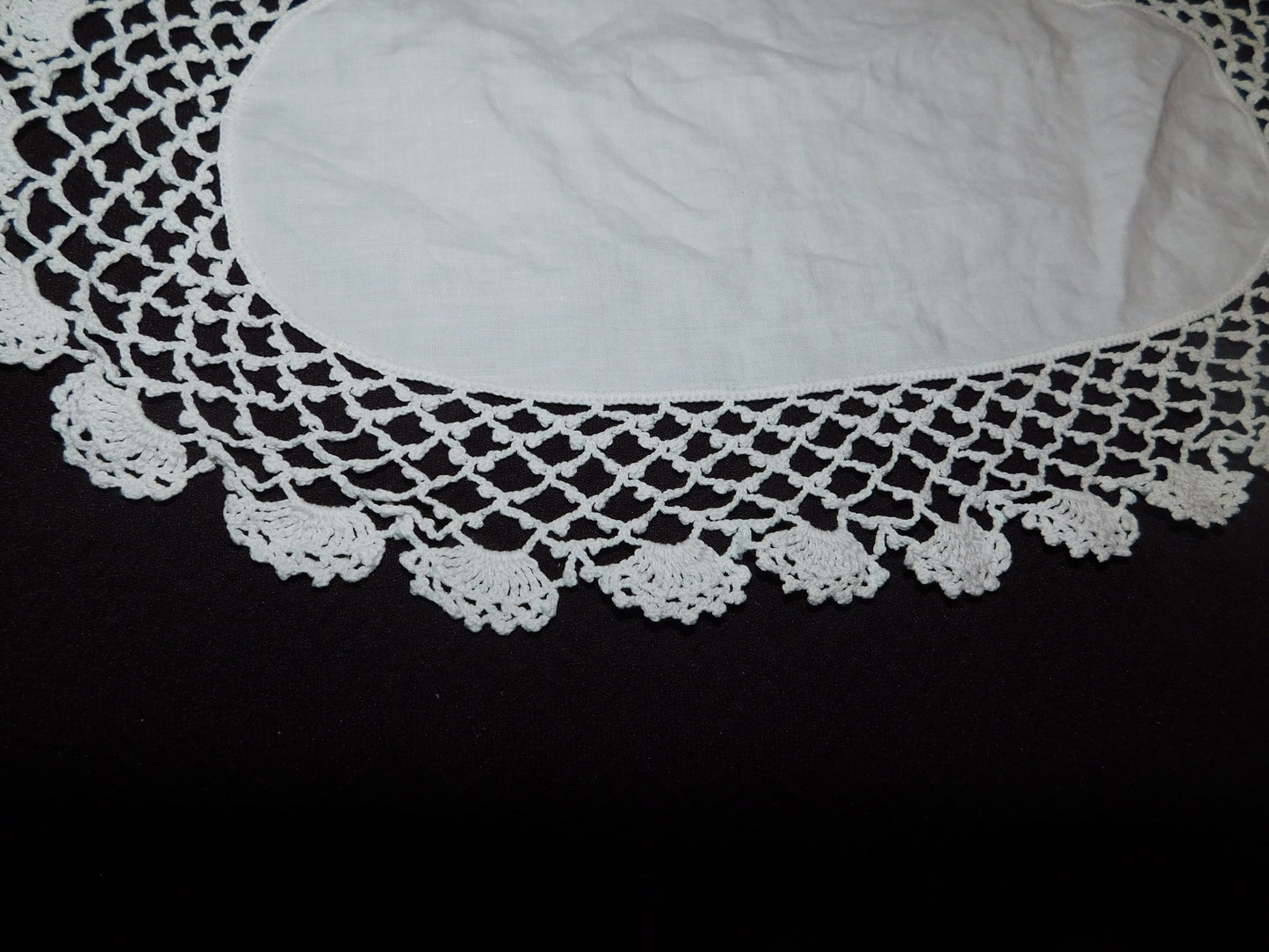 Vintage 13 x 7 oval crocheted doily with linen center