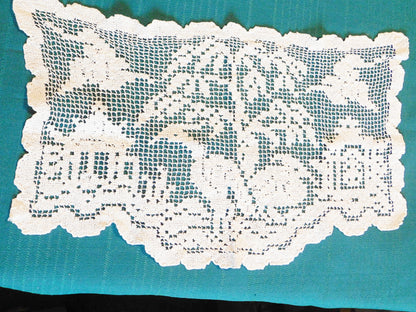 Vintage rectangular Asian scene crocheted doily