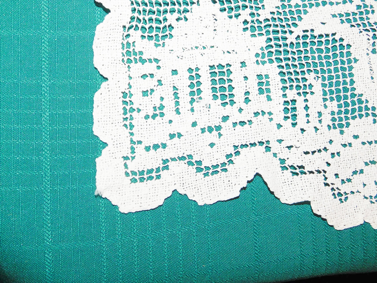 Vintage rectangular Asian scene crocheted doily