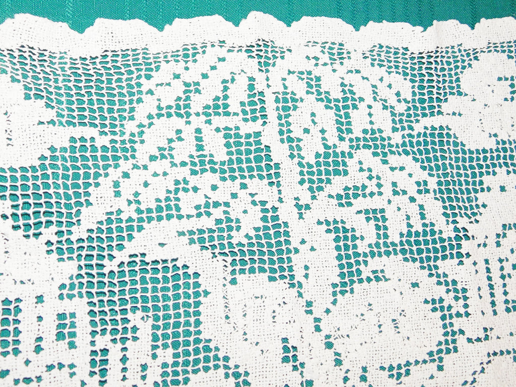 Vintage rectangular Asian scene crocheted doily