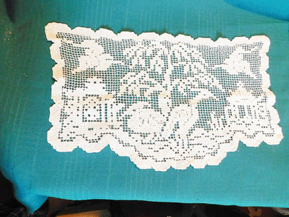 Vintage rectangular Asian scene crocheted doily
