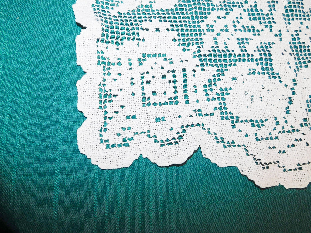 Vintage rectangular Asian scene crocheted doily