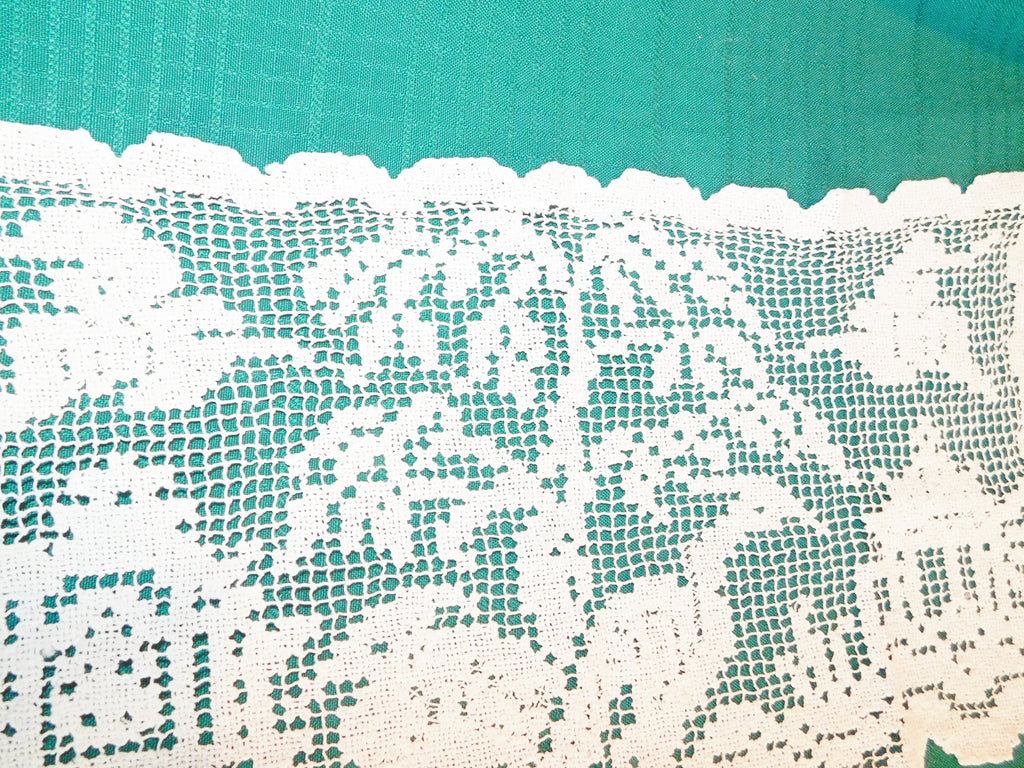 Vintage rectangular Asian scene crocheted doily