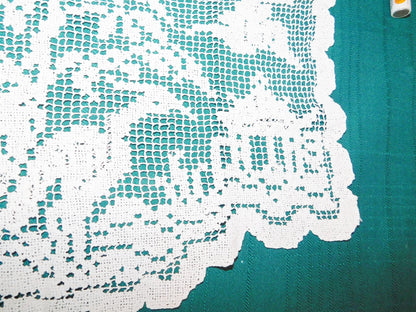 Vintage rectangular Asian scene crocheted doily