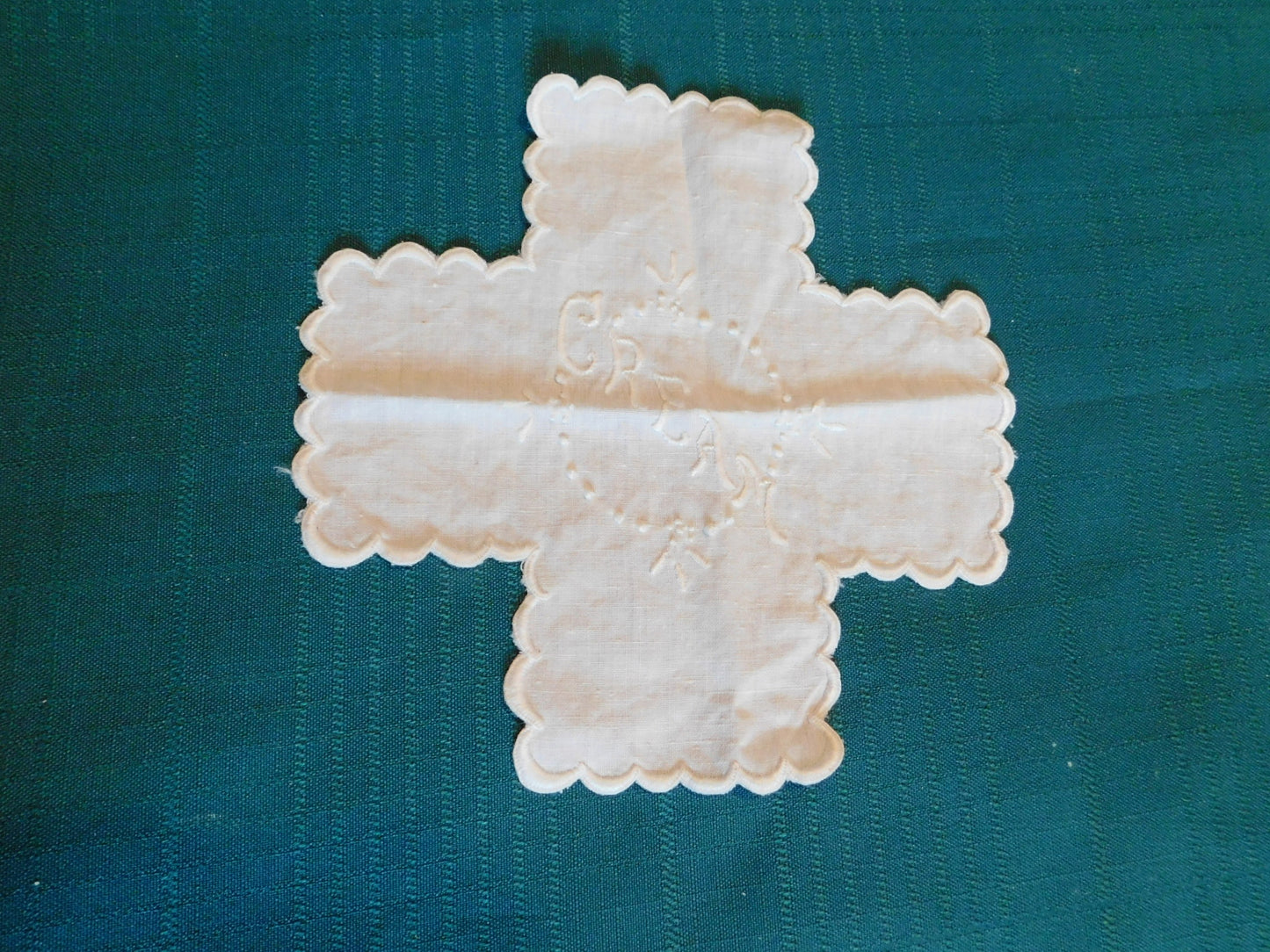 Vintage embroidered center linen scalloped edge cross shaped doily