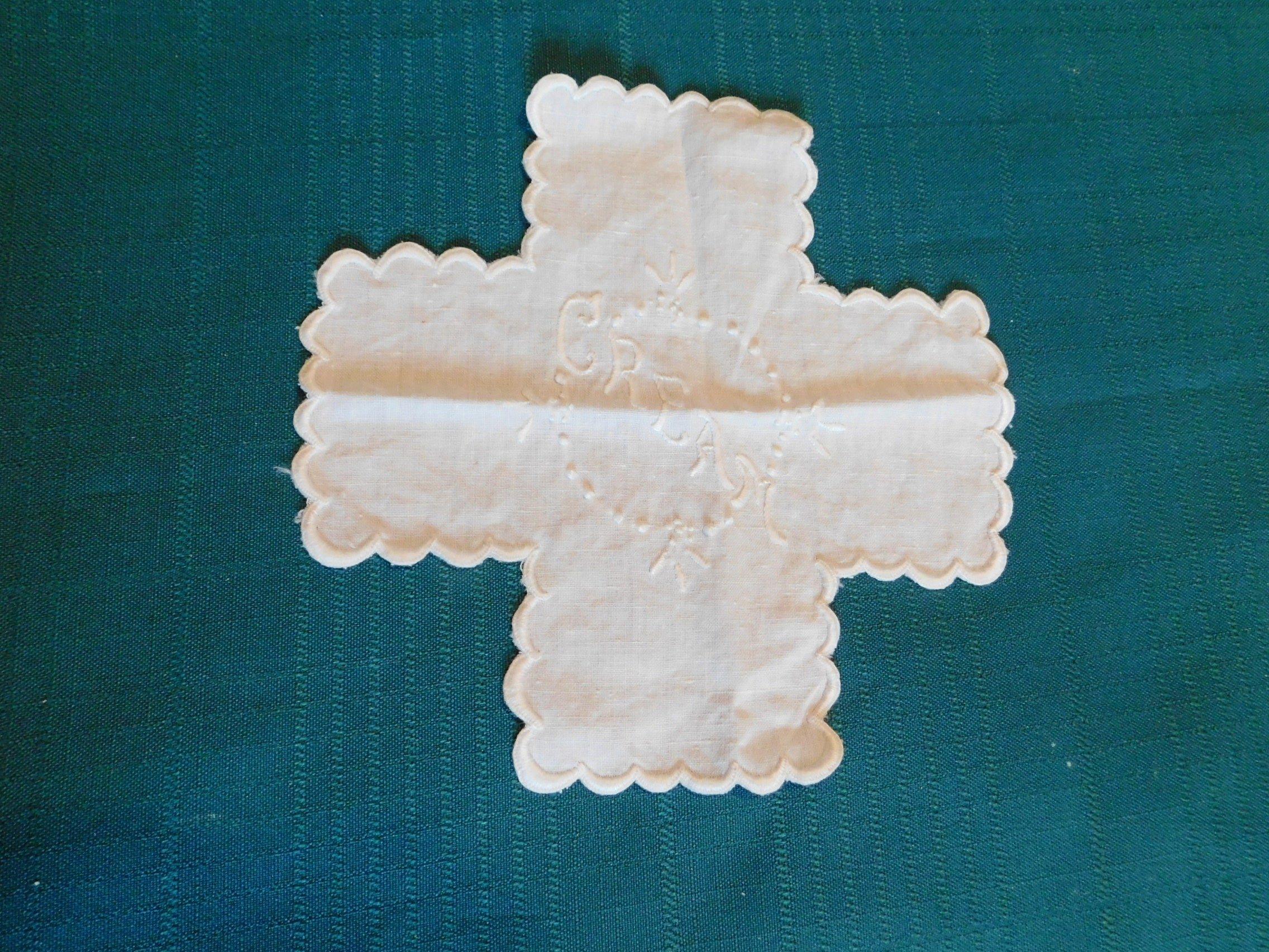 Vintage embroidered center linen scalloped edge cross shaped doily