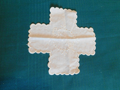 Vintage embroidered center linen scalloped edge cross shaped doily