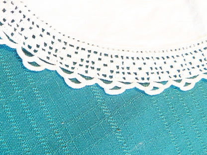 Vintage linen center with floral crocheted edge oval doily VGU