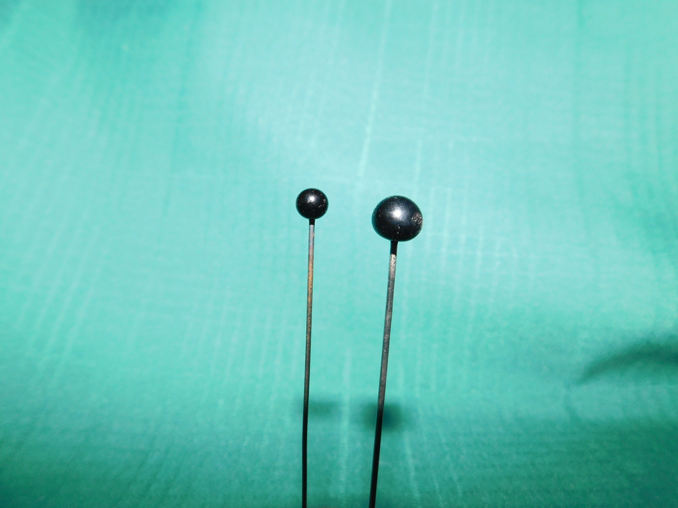Vintage black faux pearl hatpin VGU