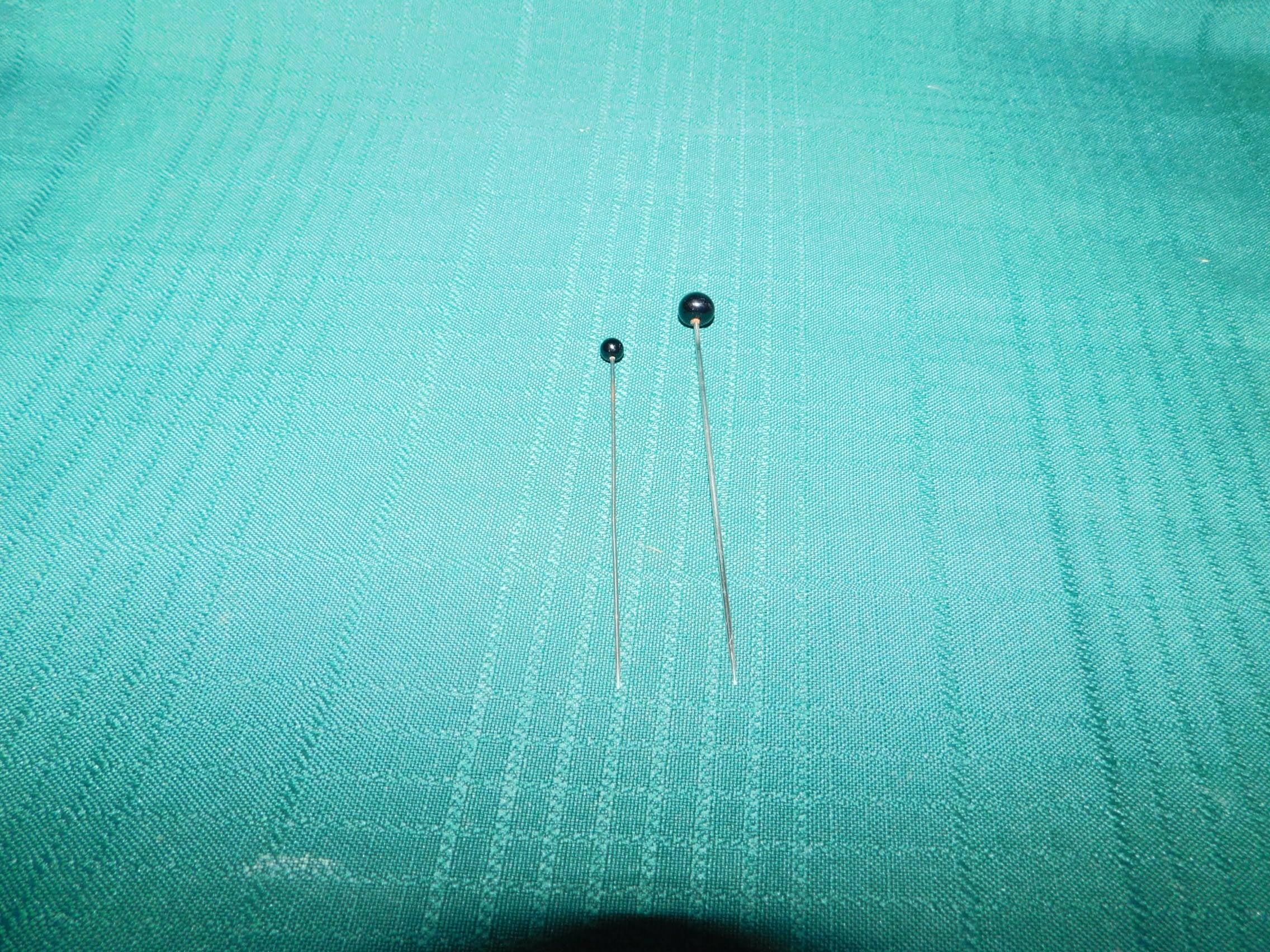 Vintage black faux pearl hatpin VGU