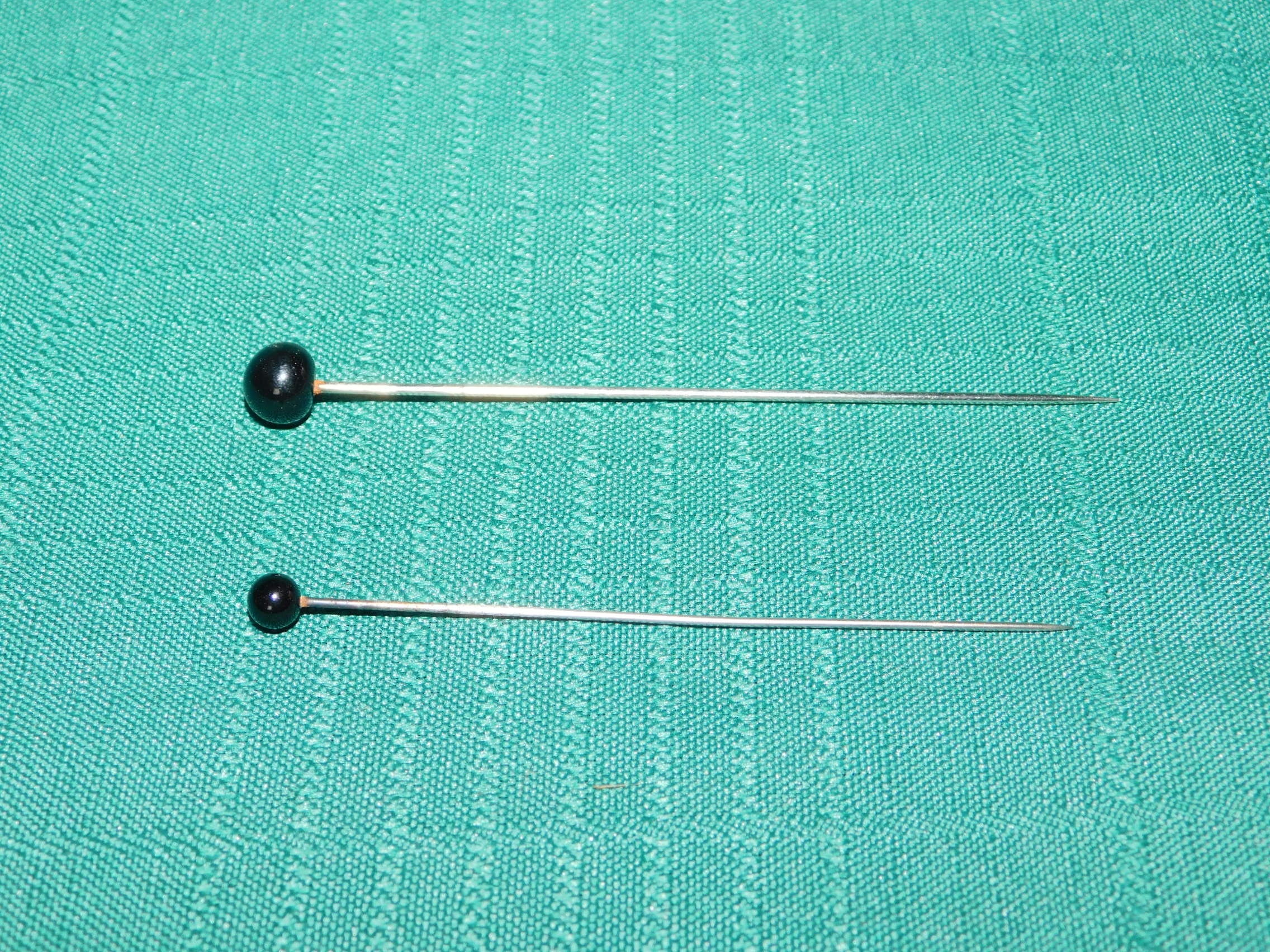 Vintage black faux pearl hatpin VGU