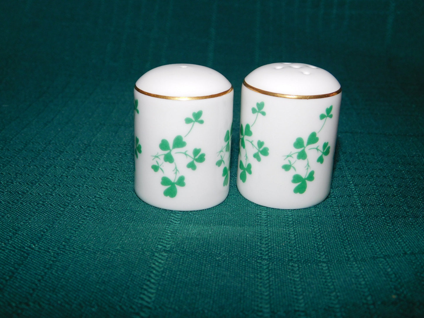 Royal Doulton green Shamrock gold accents NZ 404P salt pepper shakers mint condition