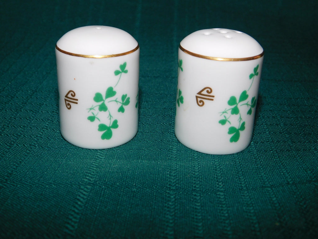 Royal Doulton green Shamrock gold accents NZ 404P salt pepper shakers mint condition