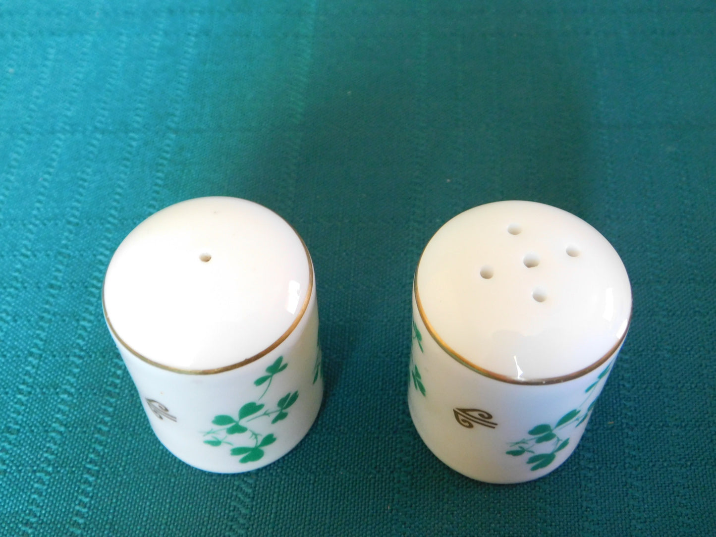 Royal Doulton green Shamrock gold accents NZ 404P salt pepper shakers mint condition