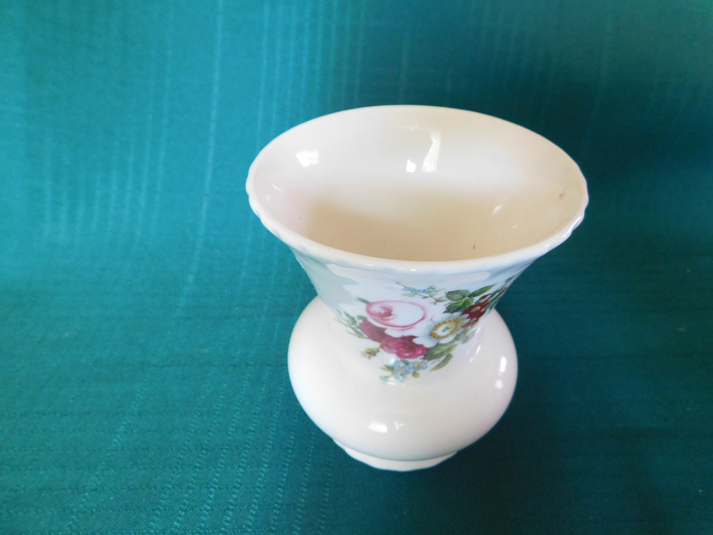 Coalport Ludlow 4 inch bud vase no gold trim near mint condition