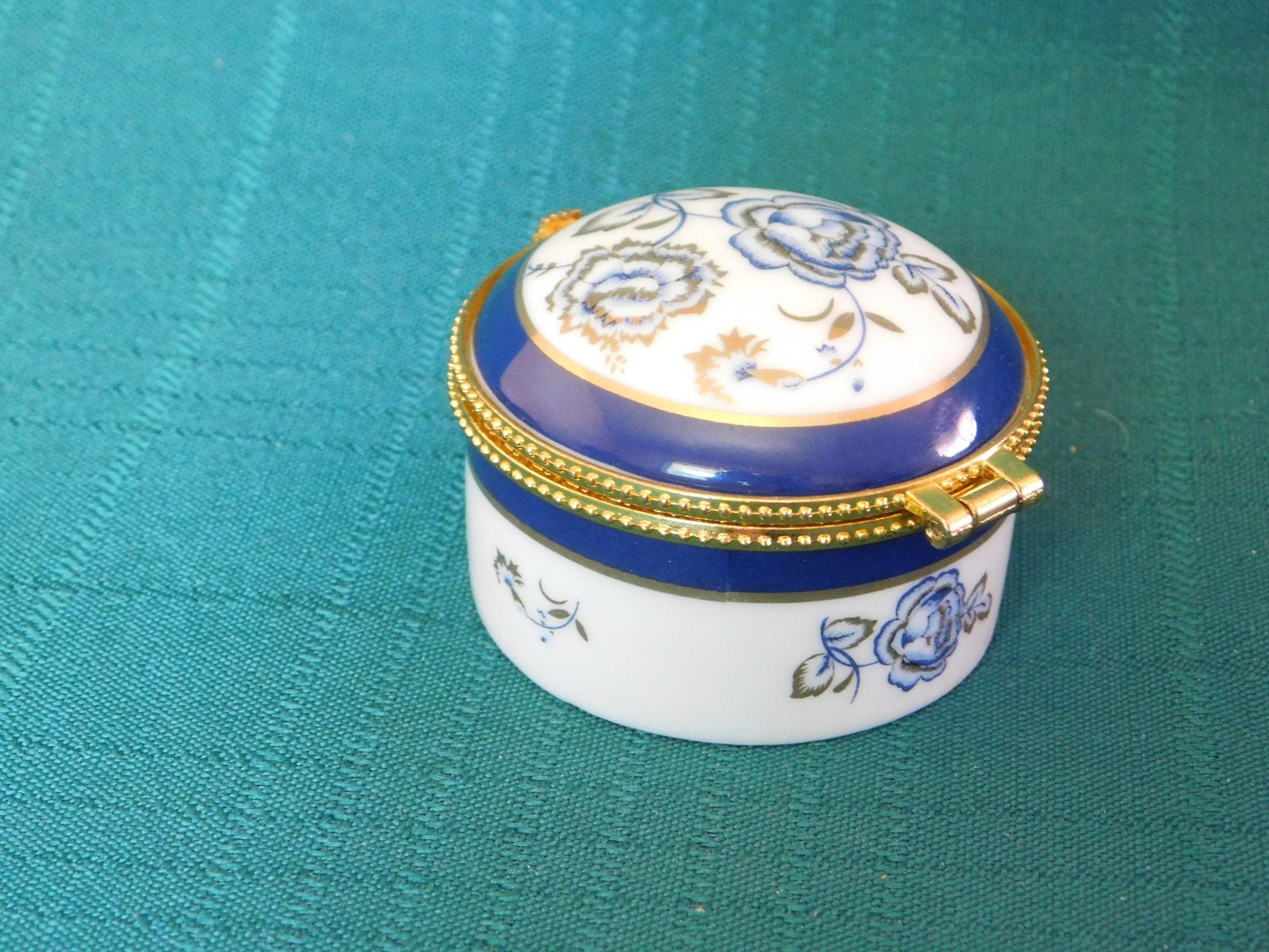 Vintage Porcelain Trinket Box with Floral Design mint condition Unknown