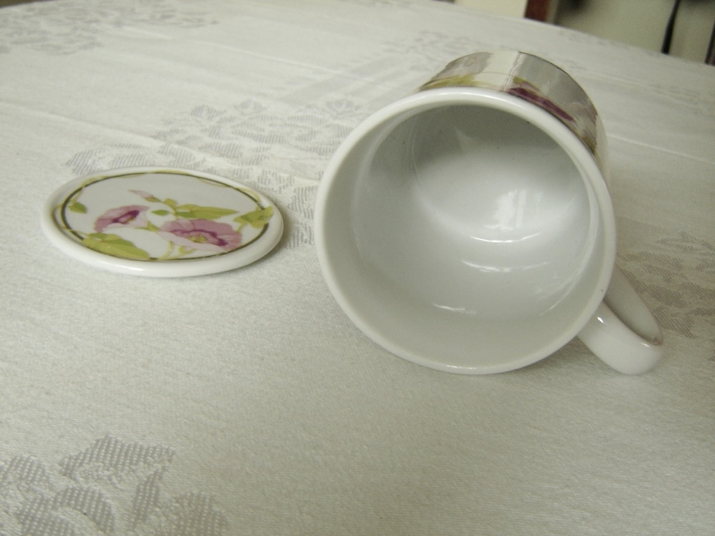 Portsmouth by Toscany lidded mug near mint condition