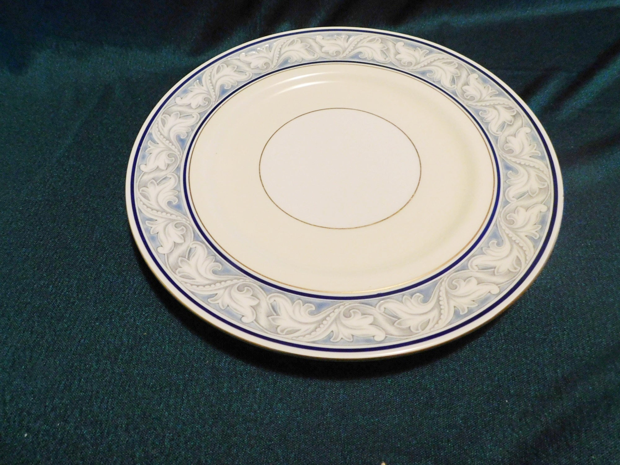 Royal Doulton The Tewkesbury H4793 (1940) dinnerware