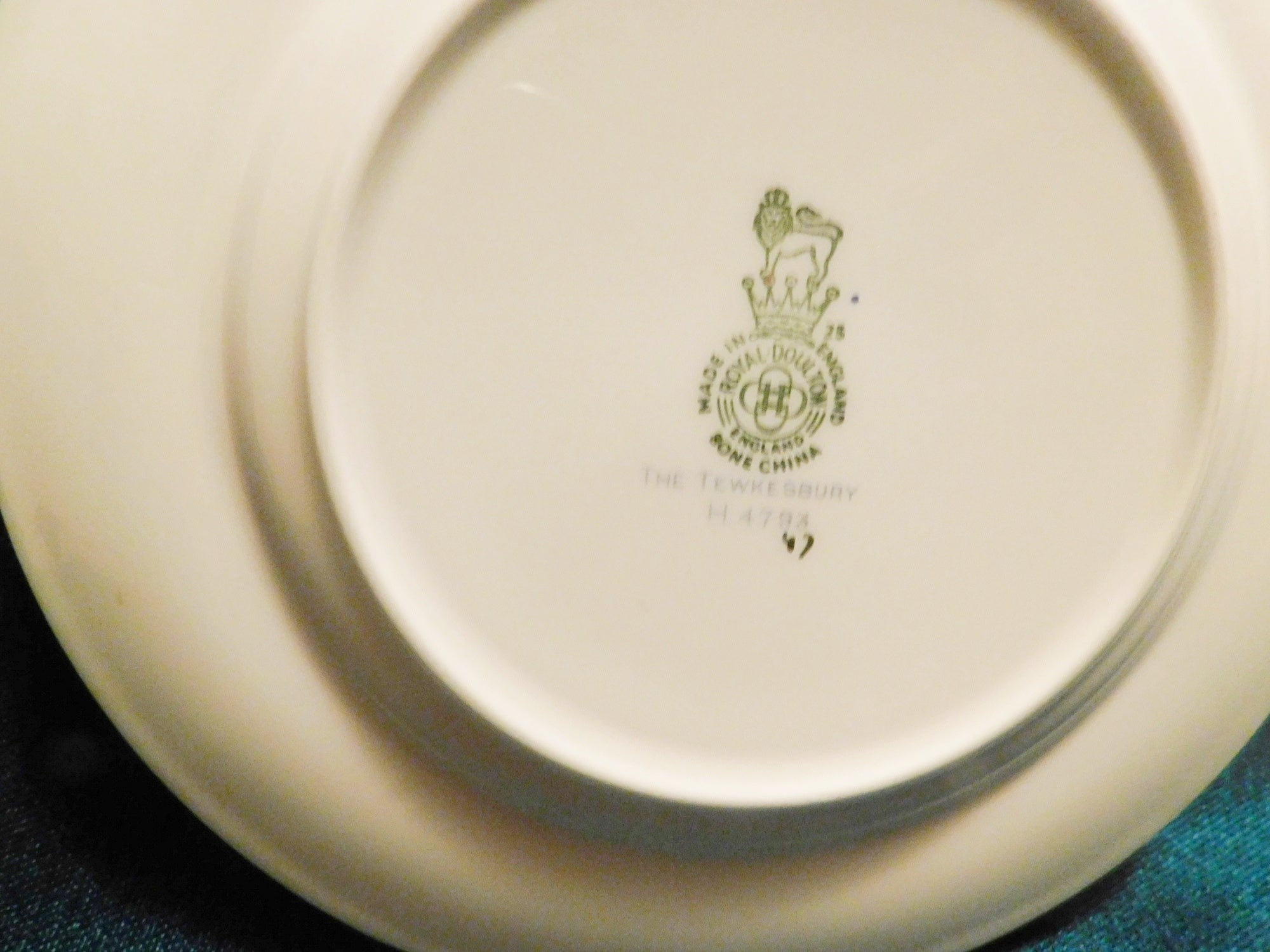 Royal Doulton The Tewkesbury H4793 (1940) dinnerware