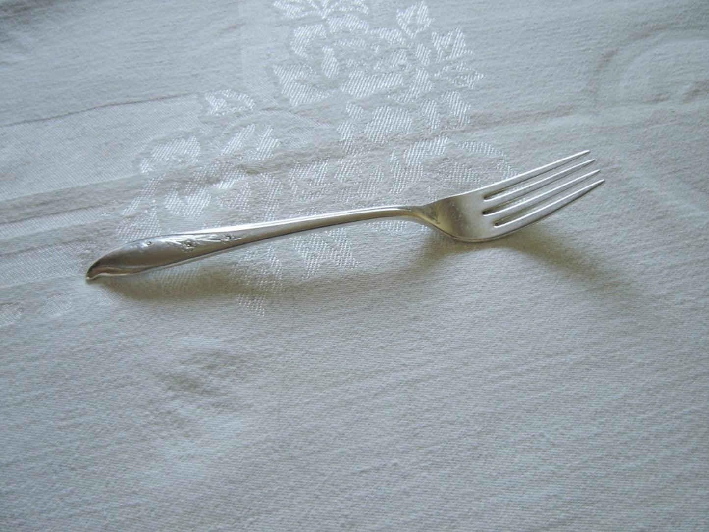 1847 Rogers Bros. Springtime (1957) Silverplate Flatware – Vintage Floral Elegance