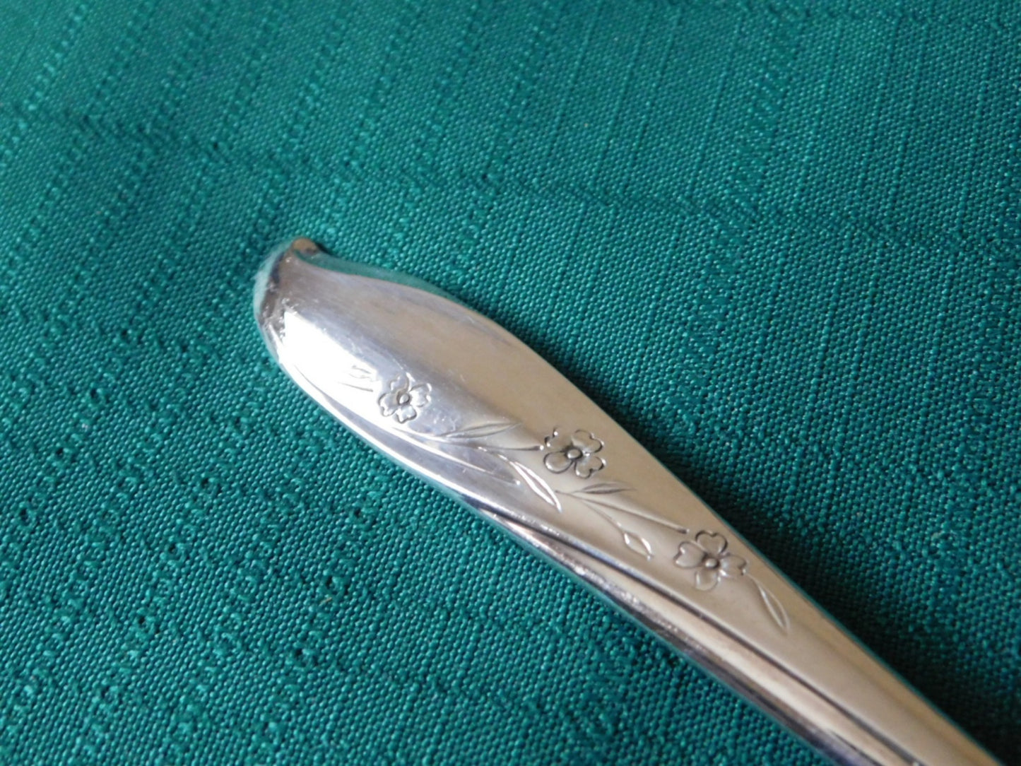 1847 Rogers Bros. Springtime (1957) Silverplate Flatware – Vintage Floral Elegance