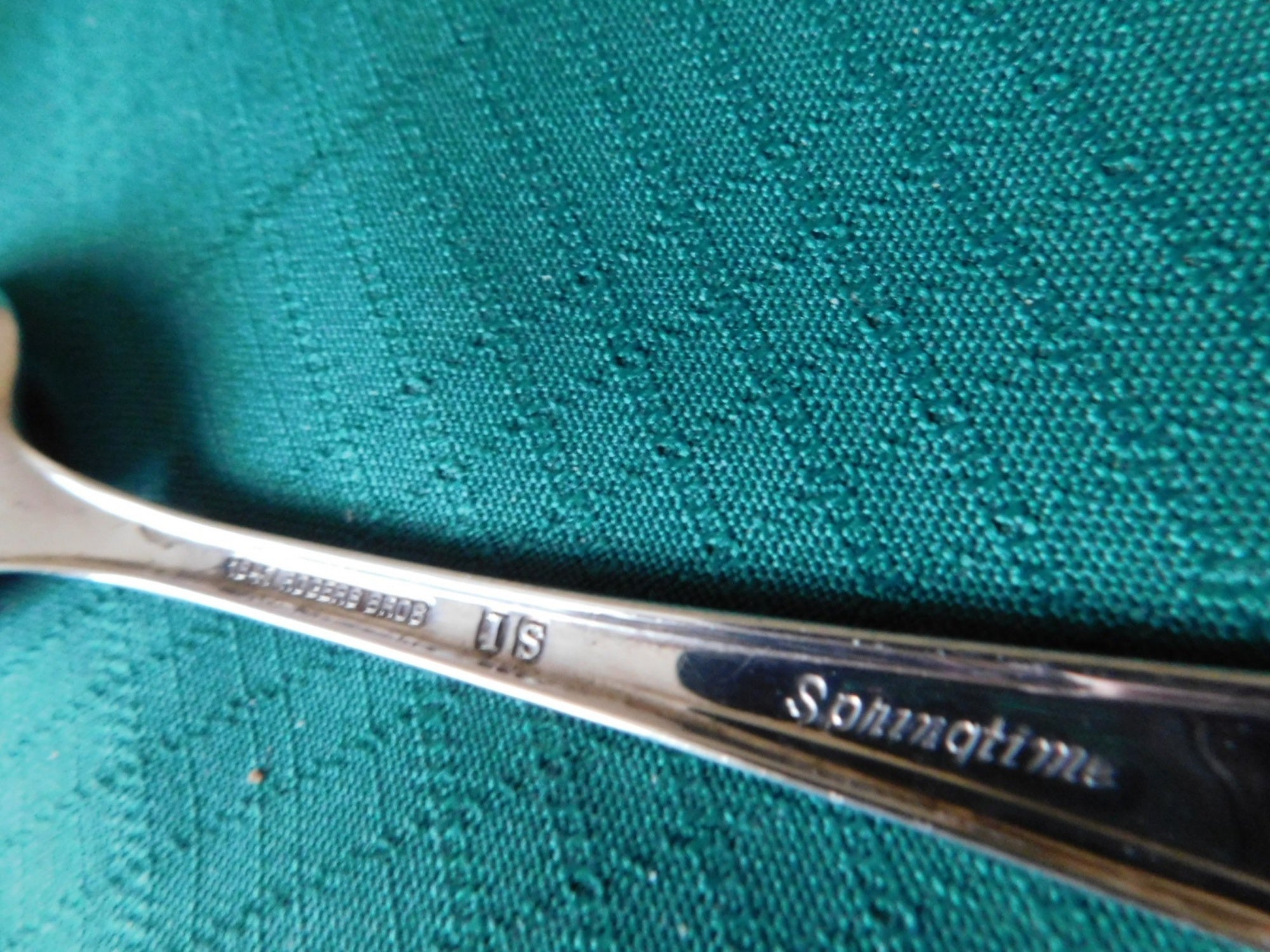 1847 Rogers Bros. Springtime (1957) Silverplate Flatware – Vintage Floral Elegance