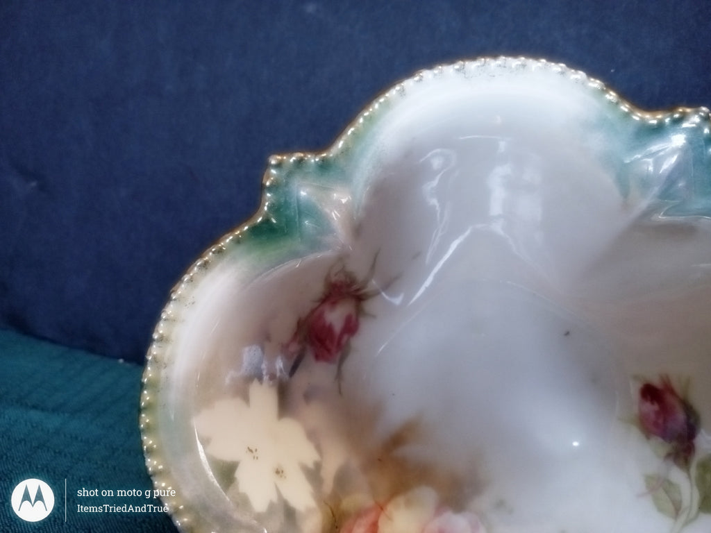 RS Prussia Hand‑Painted Rose Bowl – Antique German Porcelain Footed Dish with Scalloped Rim