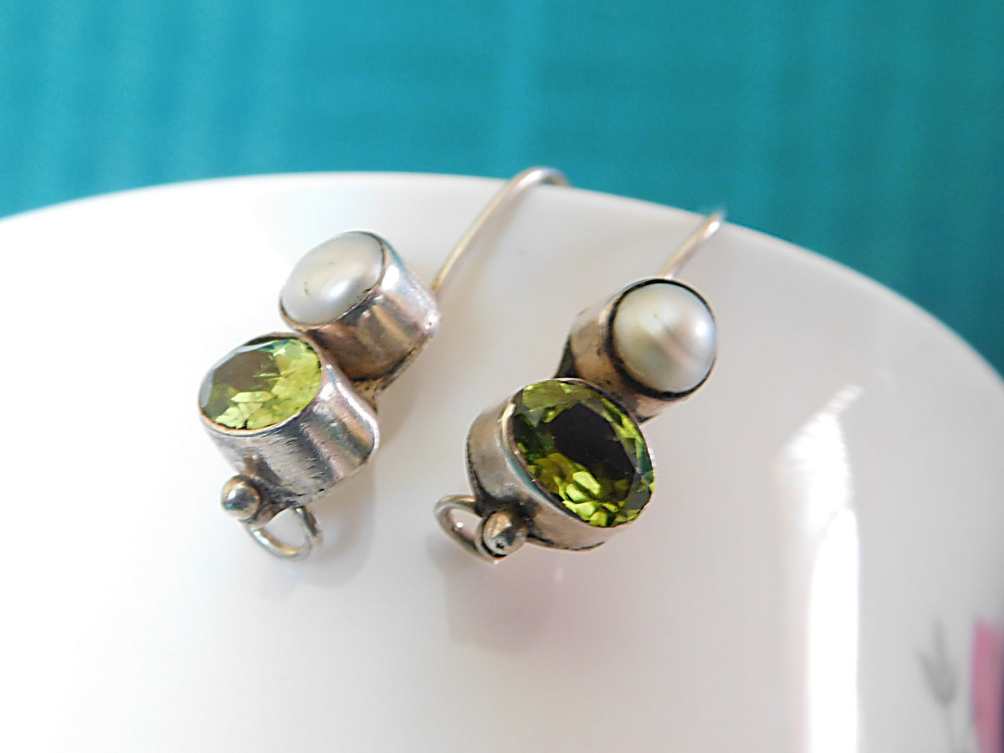 Green gem and pearl sterling silver earrings mint condition