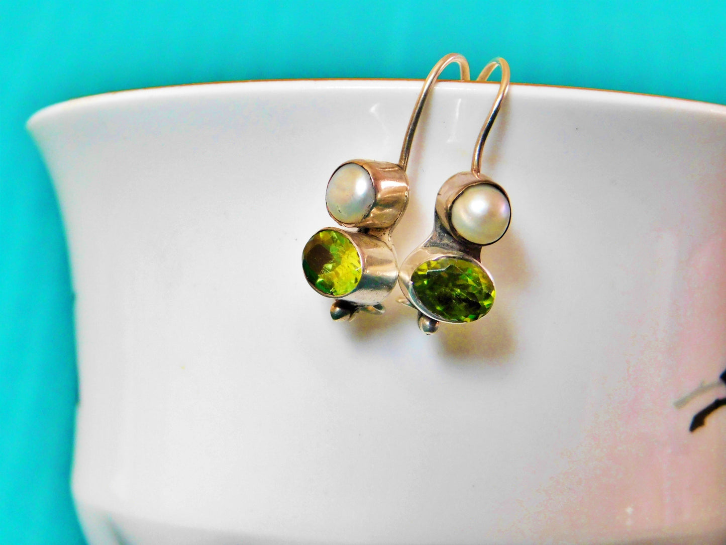 Green gem and pearl sterling silver earrings mint condition