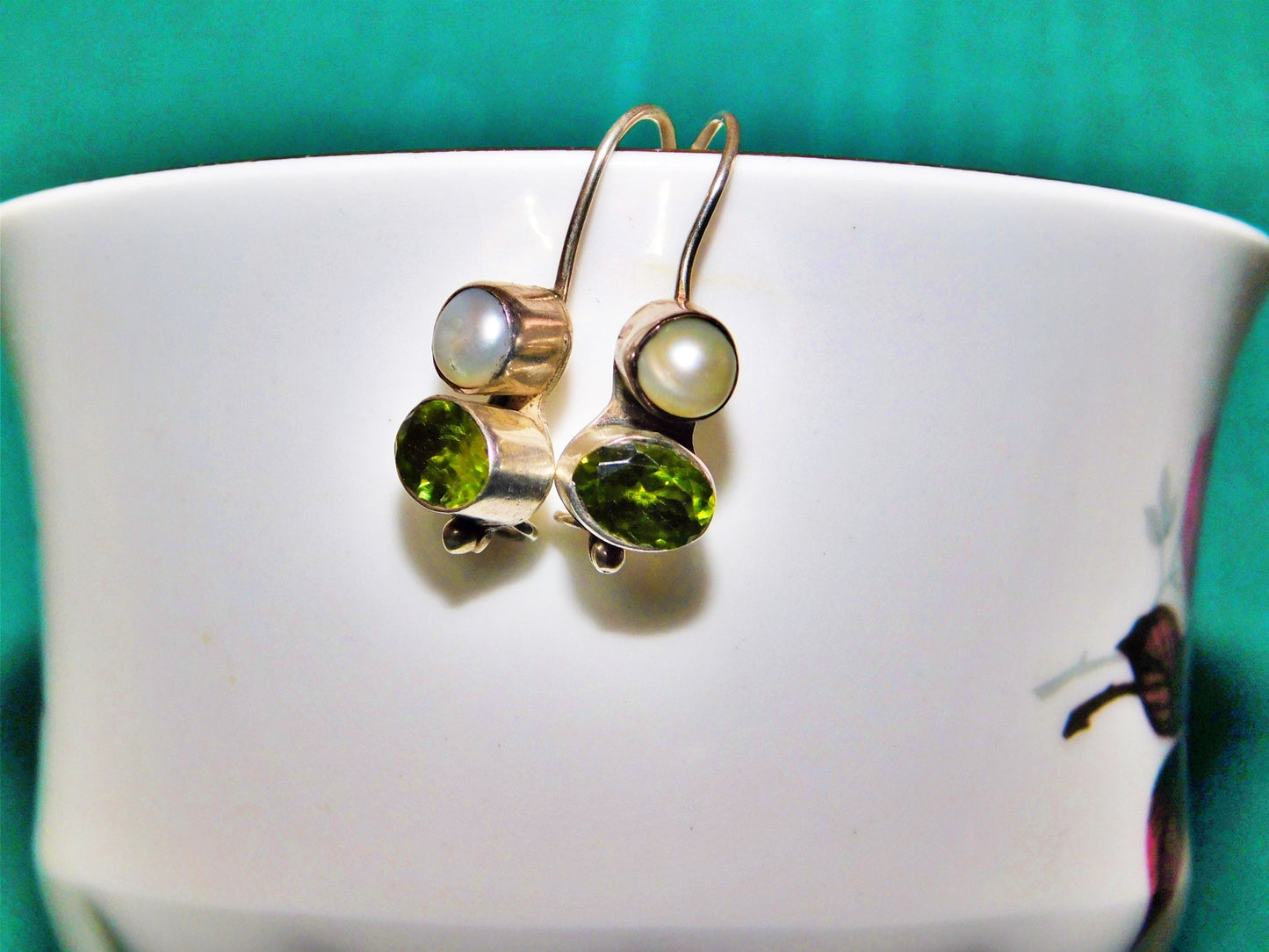 Green gem and pearl sterling silver earrings mint condition