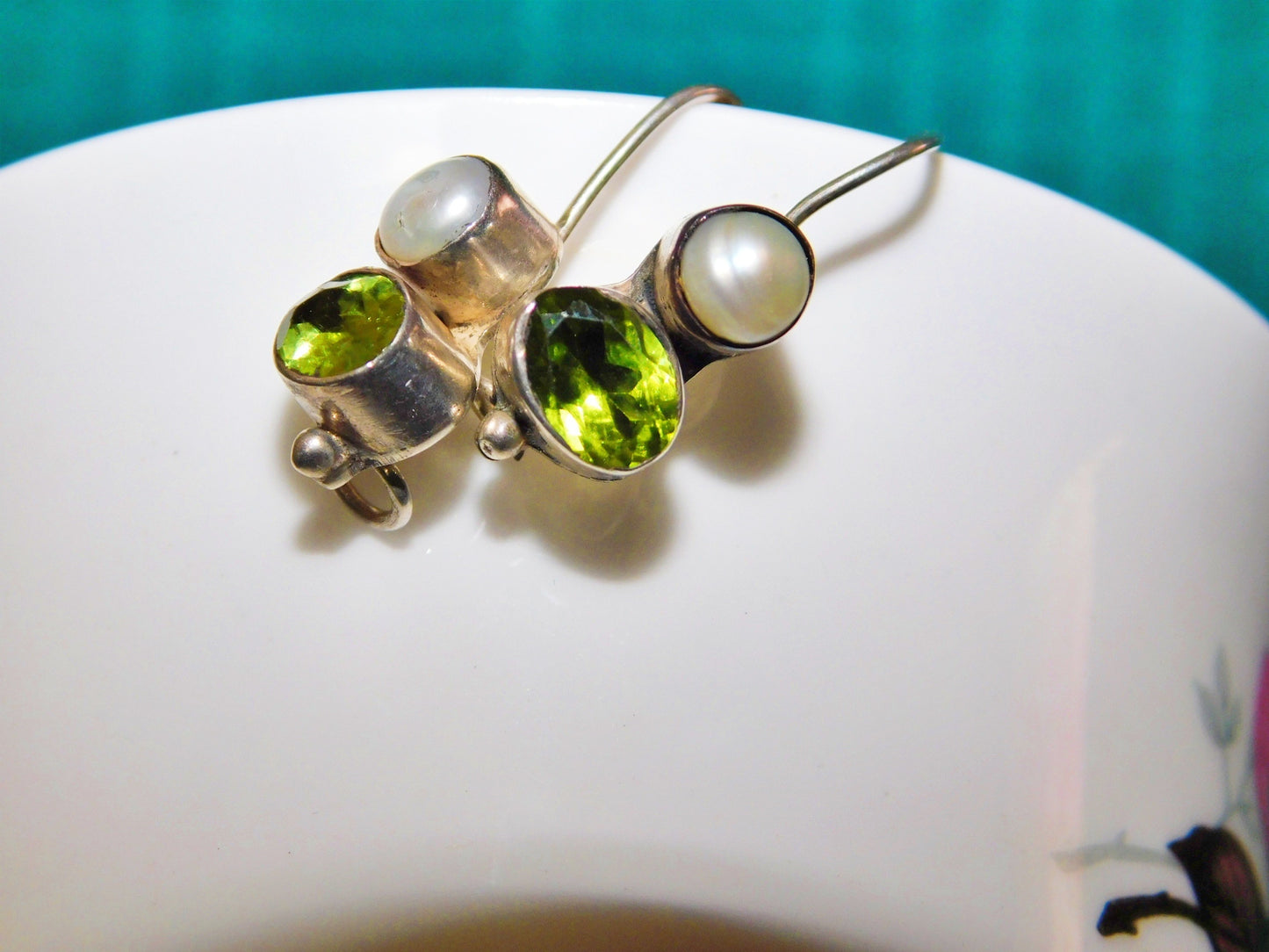 Green gem and pearl sterling silver earrings mint condition