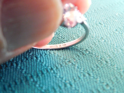 Ladies' sterling silver ring size 10 clear jewel with triangle side jewels mint condition